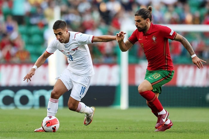 You are currently viewing Portugal cruise past Czechs, Spain edge Switzerland