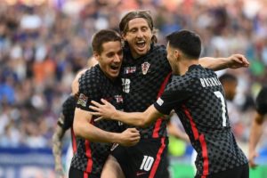 Read more about the article Highlights: Modric fires Croatia past France
