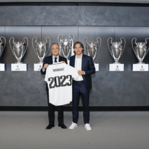 Modric extends Real Madrid stay