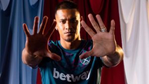 Read more about the article PSG’s Areola joins West Ham on permanent deal