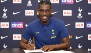 Read more about the article Spurs sign Brighton midfielder Bissouma