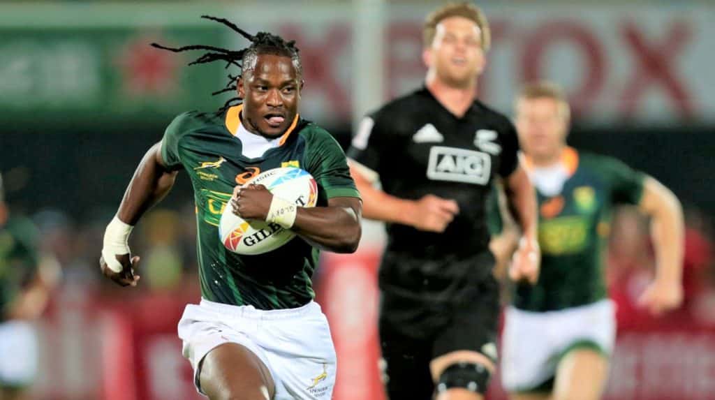 DUBAI, UNITED ARAB EMIRATES - DECEMBER 07: Seabelo Senatla of South Africa runs with the ball on the way to scoring a try during the Men's Cup Final match between New Zealand and South Africa on Day Three of the the HSBC World Rugby Sevens Series - Dubai at The Sevens Stadium on December 07, 2019 in Dubai, United Arab Emirates. (Photo by Christopher Pike/Getty Images)