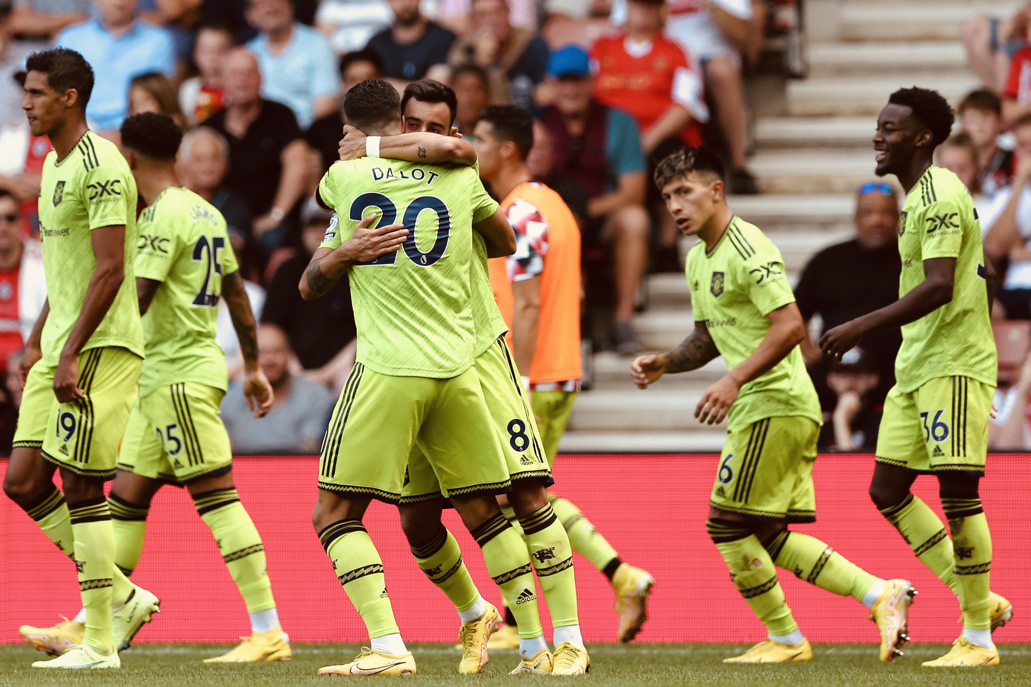 You are currently viewing Watch: Fernandes inspire Man Utd to victory