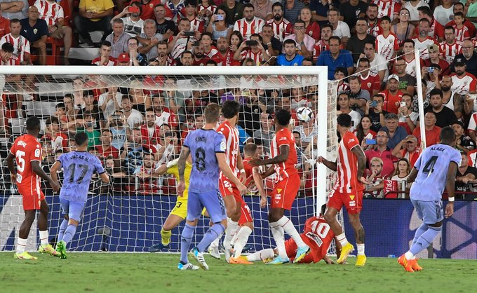 You are currently viewing Watch: Alaba bangs in free kick with first touch