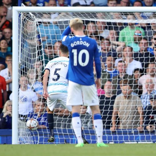 Watch: Jorginho penalty earns Chelsea win at Everton