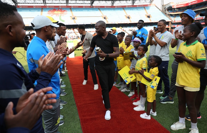 You are currently viewing Watch: Sundowns honour club legend Hlompho Kekana