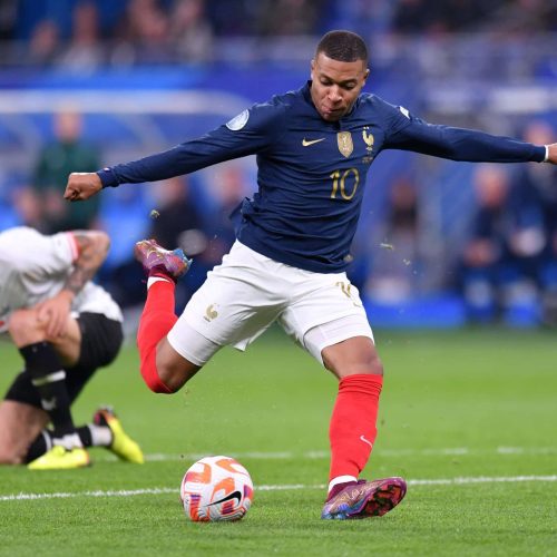 Mbappe stars as France shrug off troubles to outclass Austria