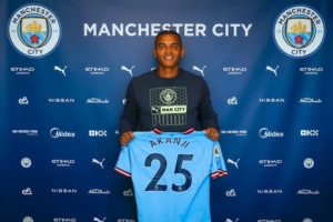 Read more about the article Watch: Man City welcome £15m Manuel Akanji to Etihad