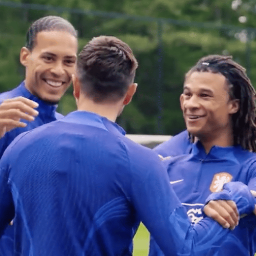 Watch: The Bromance within Netherlands squad