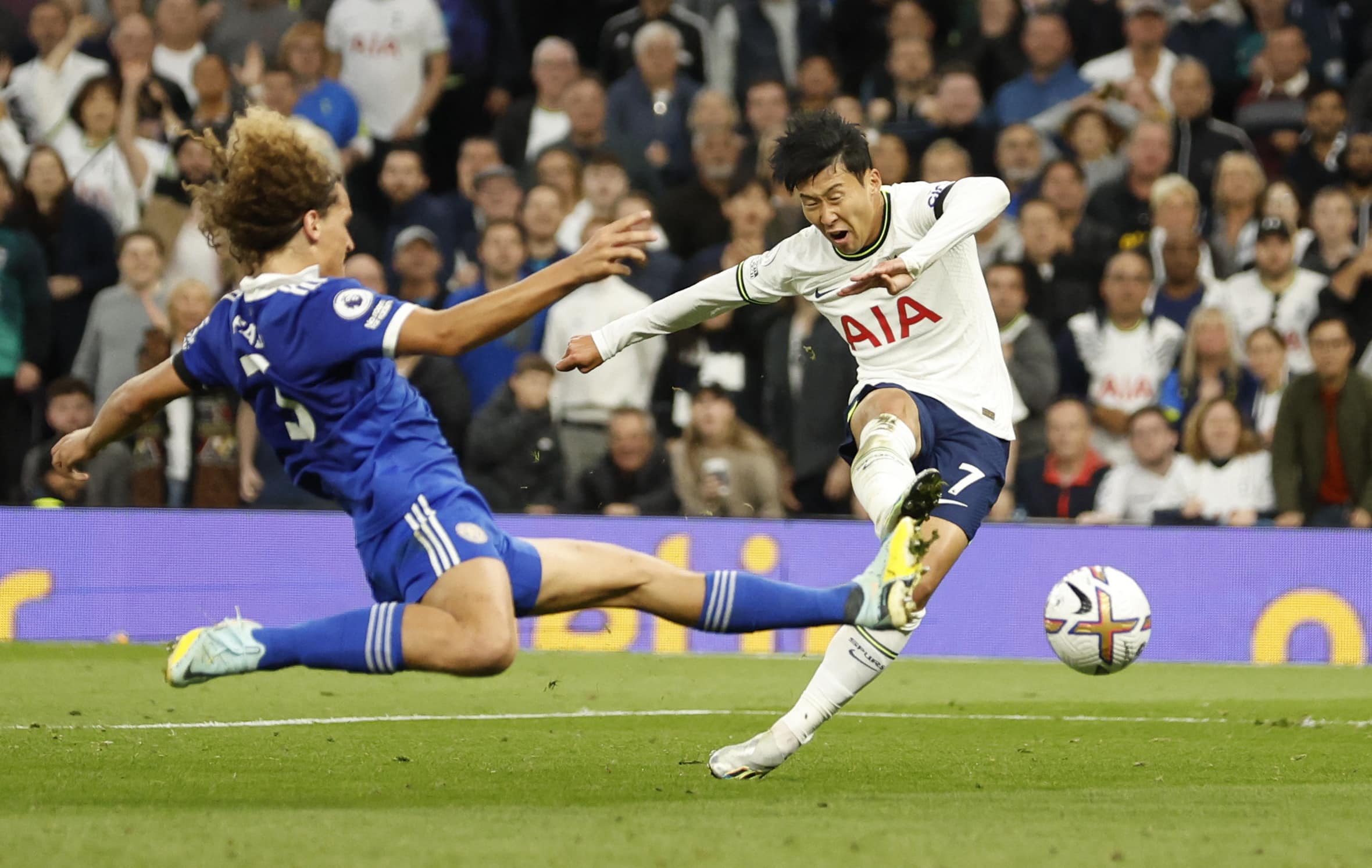 You are currently viewing Watch: Son’s hat-trick helps Spurs sink Leicester