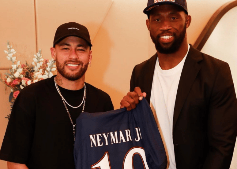You are currently viewing Kolisi links up with Neymar in Paris