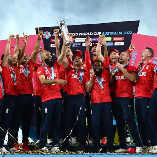 Stokes, Curran lead England to victory in T20 World Cup