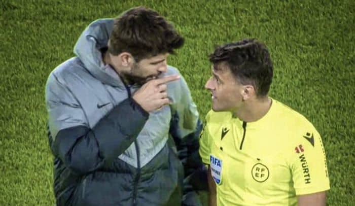 You are currently viewing Watch: Gerard Piqué get red card in his final match