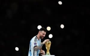 Read more about the article Messi vows to continue to represent Argentina after World Cup win