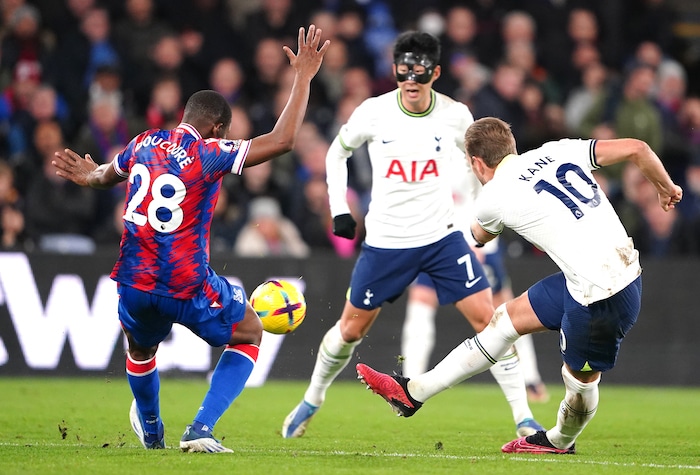 You are currently viewing Kane double boosts Spurs’ top-four hopes