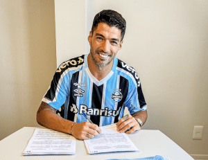 Read more about the article Luis Suarez signs two-year Gremio deal
