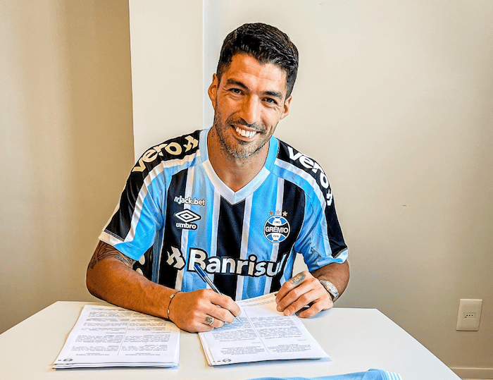 You are currently viewing Luis Suarez signs two-year Gremio deal