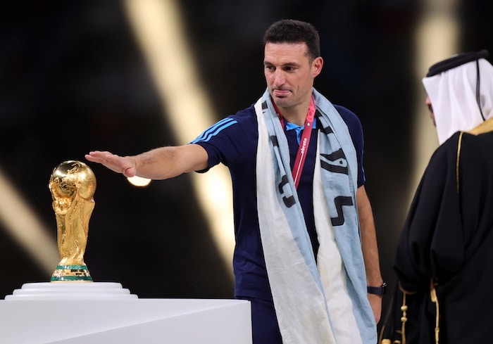 You are currently viewing World Cup-winning coach Scaloni pens new deal with Argentina
