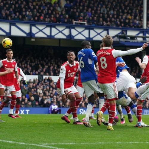 Everton sink Arsenal, Liverpool crash against Wolves