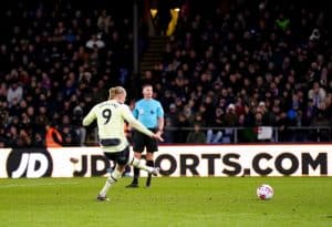 Read more about the article Haaland’s late penalty rescues Man City against Palace