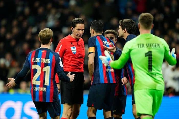 You are currently viewing Barcelona officially charged for alleged “sporting corruption” including payment to refs