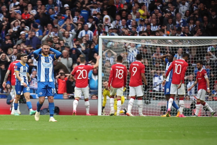 You are currently viewing Man Utd set up FA Cup final against Man City