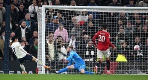 Read more about the article Spurs fight back to hold Man Utd