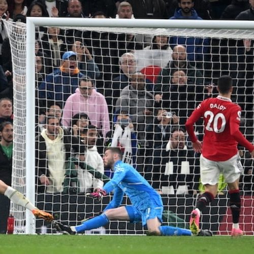 Spurs fight back to hold Man Utd