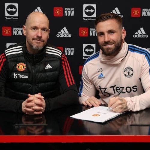 Shaw extends Man Utd stay until 2027