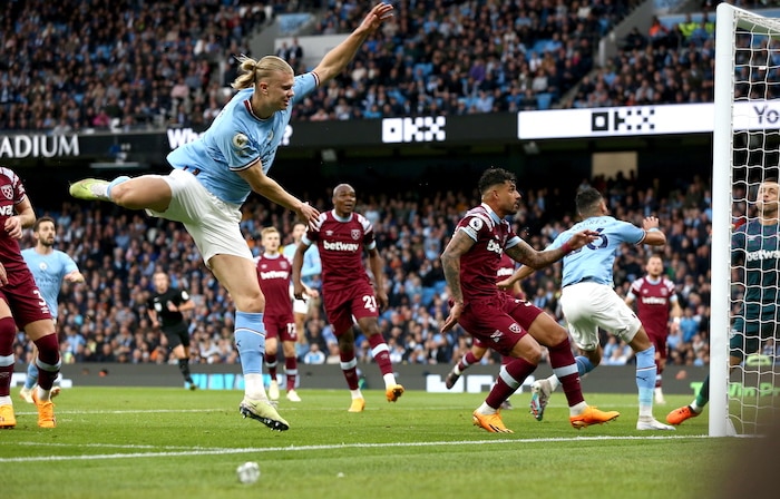 You are currently viewing Haaland sets EPL goal record as Man City reclaim top spot