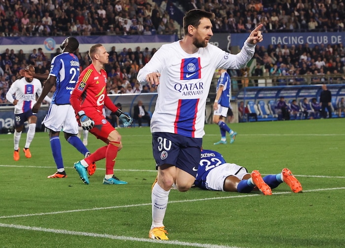 You are currently viewing Messi scores as PSG clinch record 11th French title