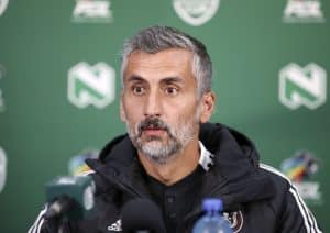Read more about the article Riveiro warns to expect a “different” Pirates for this Soweto Derby