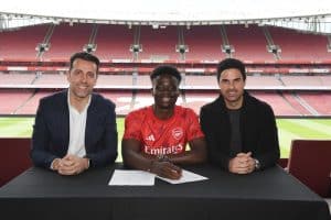 Read more about the article Saka signs new Arsenal deal until 2027