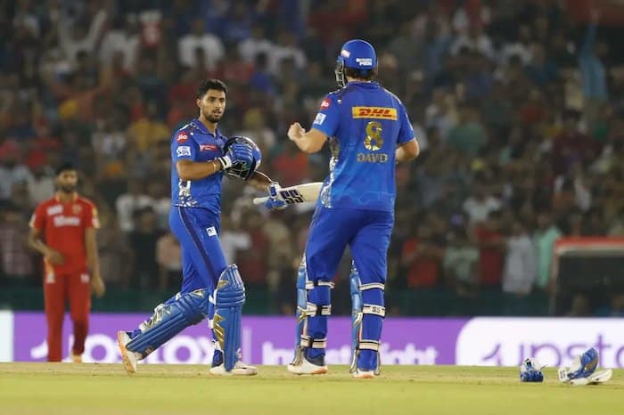You are currently viewing Mumbai Indians chase down 215 to beat Punjab Kings by six wickets