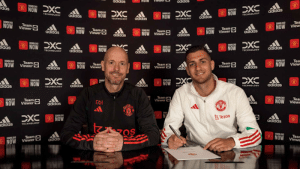 Read more about the article Dalot signs new Man Utd contract