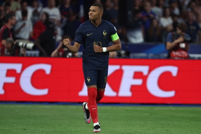 You are currently viewing PSG say Saudi’s Al Hilal can talk to Mbappe after world record £259m bid