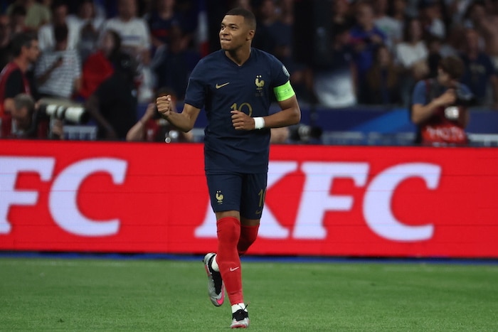 You are currently viewing PSG say Saudi’s Al Hilal can talk to Mbappe after world record £259m bid