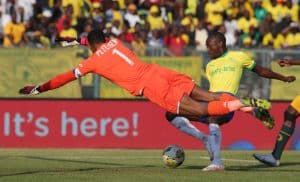 Read more about the article Petersen blunder hands Sundowns late winner over Chiefs