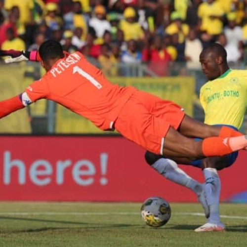 Petersen blunder hands Sundowns late winner over Chiefs