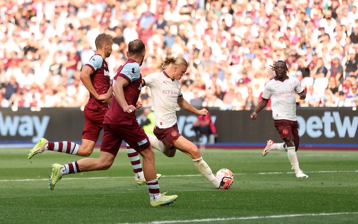 You are currently viewing Brighton defeat Man Utd as Man City comeback to beat West Ham