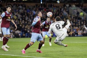 Read more about the article Fernandes stunner earns Man Utd win over Burnley