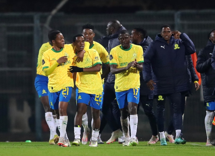 You are currently viewing Teenager Mabena scores as Sundowns set new record