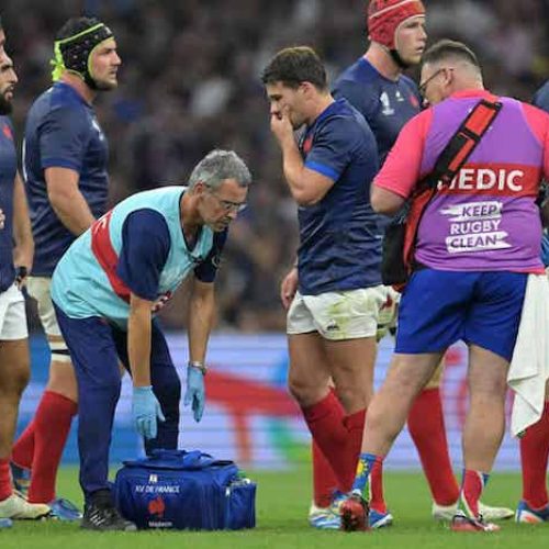 France star Antoine Dupont suffers suspected jaw fracture