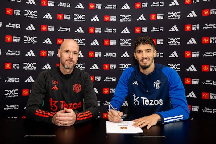 You are currently viewing Man Utd sign Turkish goalkeeper Altay Bayindir from Fenerbahce for £4.3m