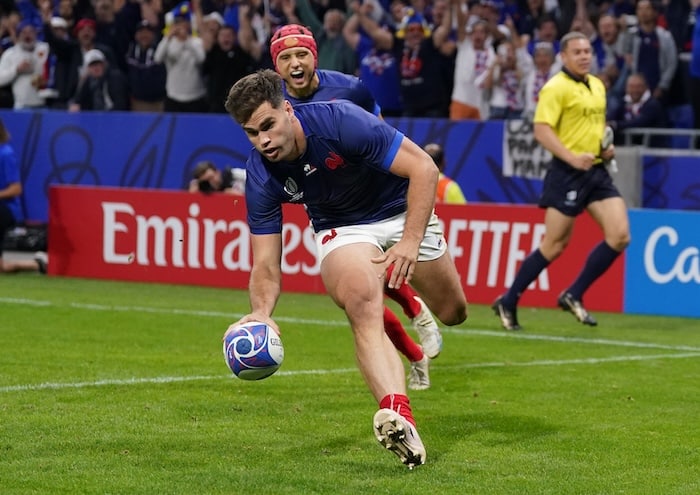 You are currently viewing France cruise past Italy to reach Rugby World Cup quarters