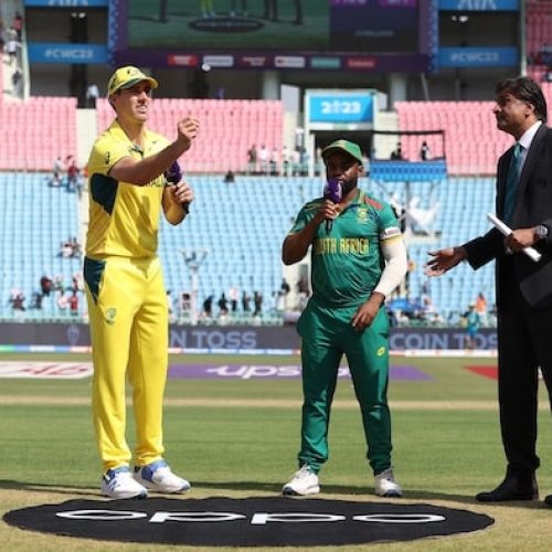 Australia wins toss and elected to bowl against South Africa