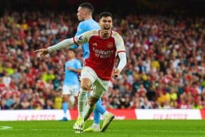 Read more about the article Martinelli strikes late as Arsenal edge Man City