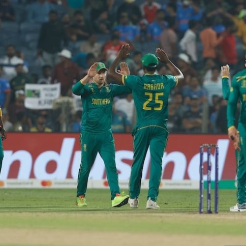 De Kock, Van der Dussen star as South Africa thrash New Zealand
