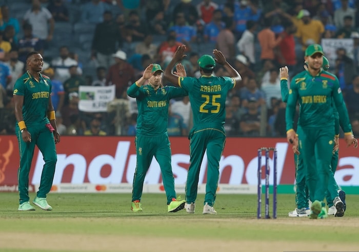 You are currently viewing De Kock, Van der Dussen star as South Africa thrash New Zealand