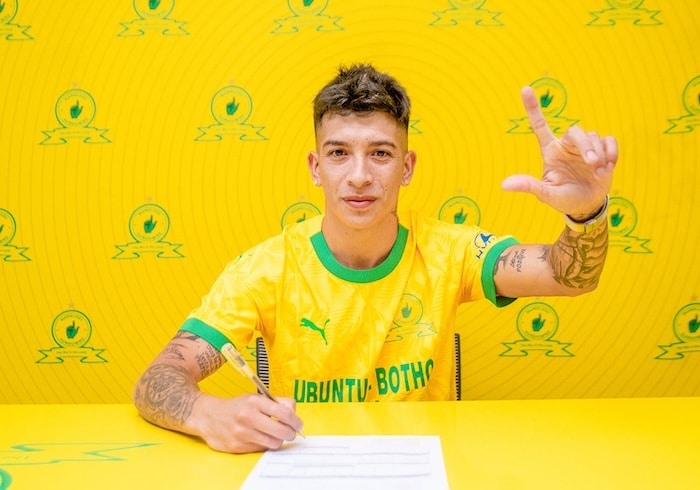 You are currently viewing Sundowns sign Argentina midfielder Matías Esquivel